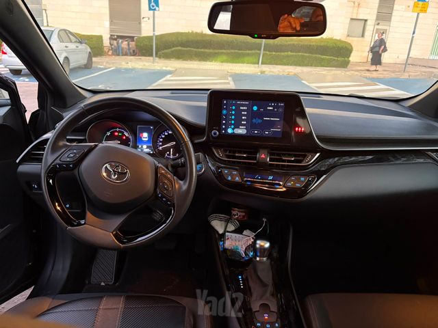 מודעת רכב טויוטה C-HR