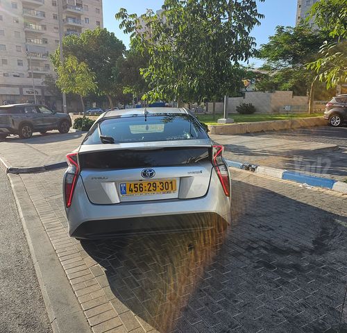 טויוטה פריוס