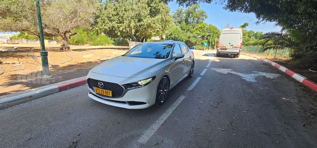 מודעת רכב מאזדה 3