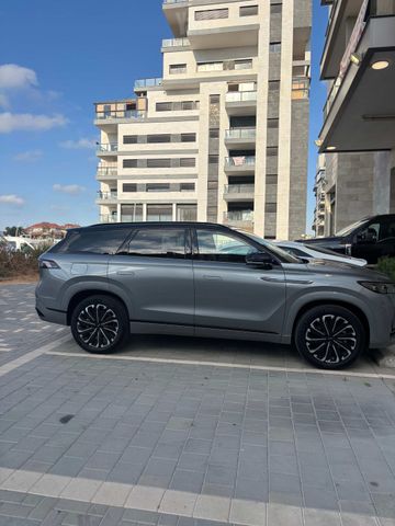 ג'אקו J8