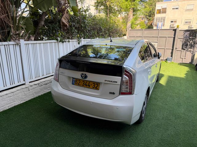 טויוטה פריוס