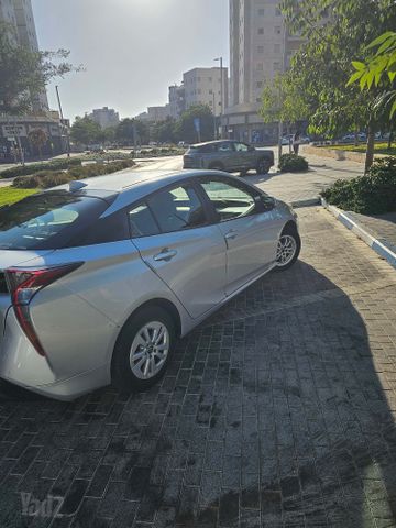 טויוטה פריוס