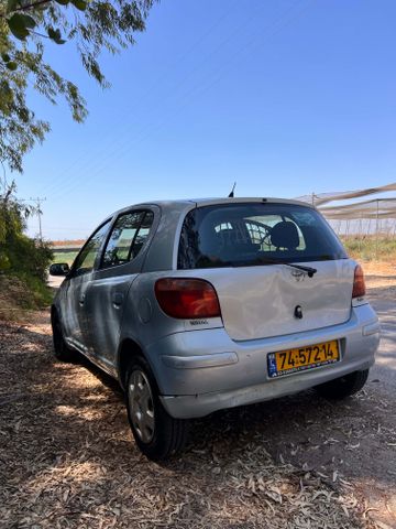 טויוטה יאריס