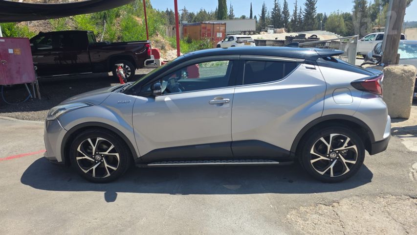 מודעת רכב טויוטה C-HR