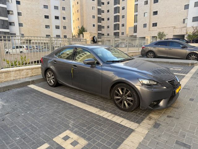 מודעת רכב לקסוס IS