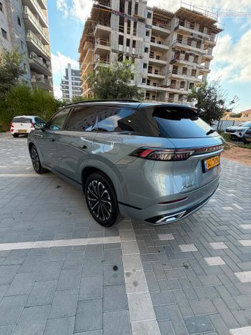 ג'אקו J8