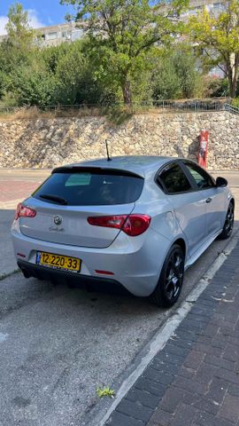 אלפא רומיאו ג'ולייטה