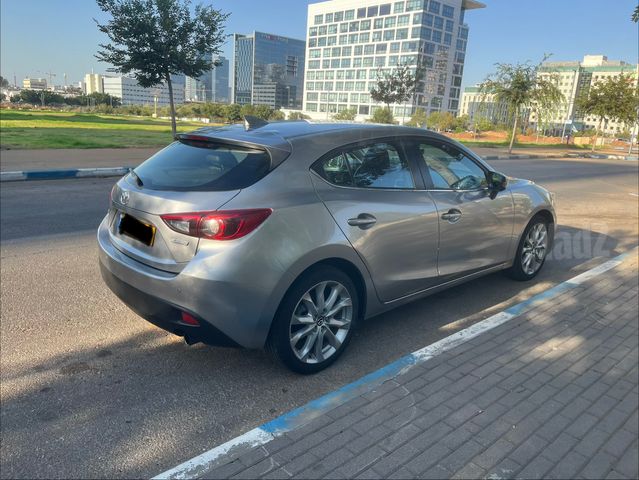 מודעת רכב מאזדה 3