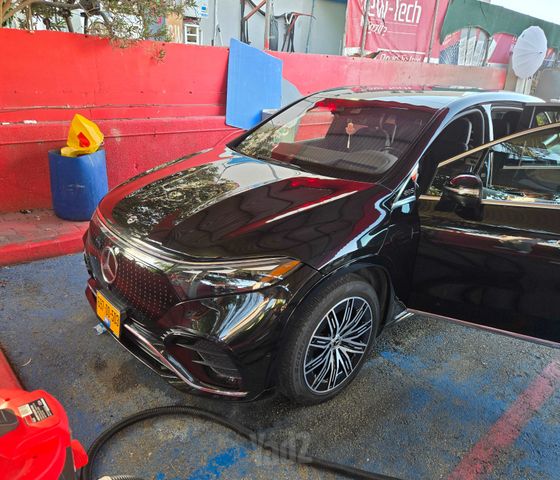 מרצדס-בנץ EQS SUV