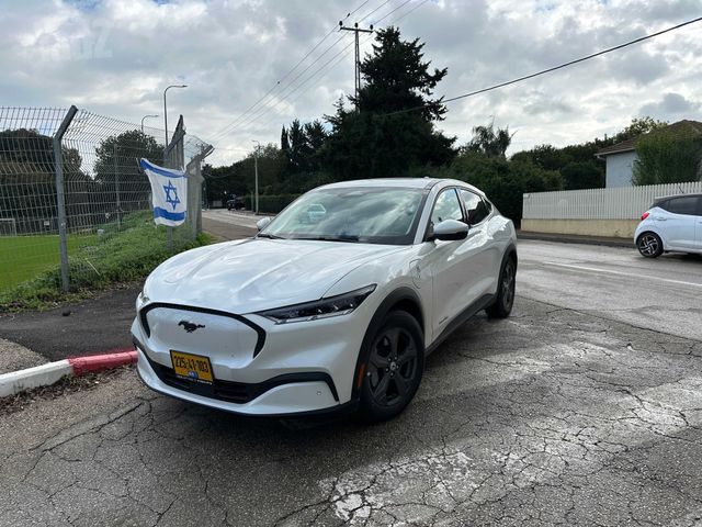 מוסטנג Mach-E 4X2 Select חשמלי אוט׳ 5 דל (266 כ״ס)