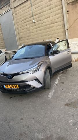 מודעת רכב טויוטה C-HR