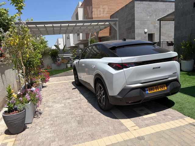 פיג'ו 3008