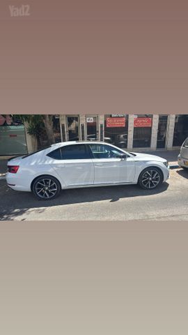 סופרב 4X4 Sport Line אוט׳ בנזין סדאן 4 דל 2.0 (280 כ״ס)
