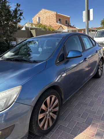 אופל אסטרה