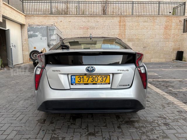 טויוטה פריוס