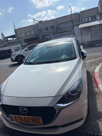 מודעת רכב מאזדה 2