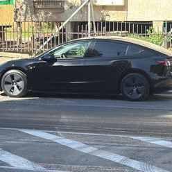 מודעת רכב טסלה מודל 3
