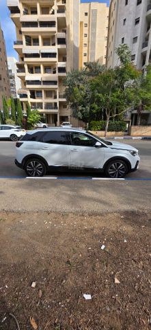 פיג'ו 3008