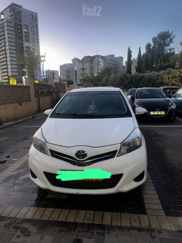 טויוטה יאריס