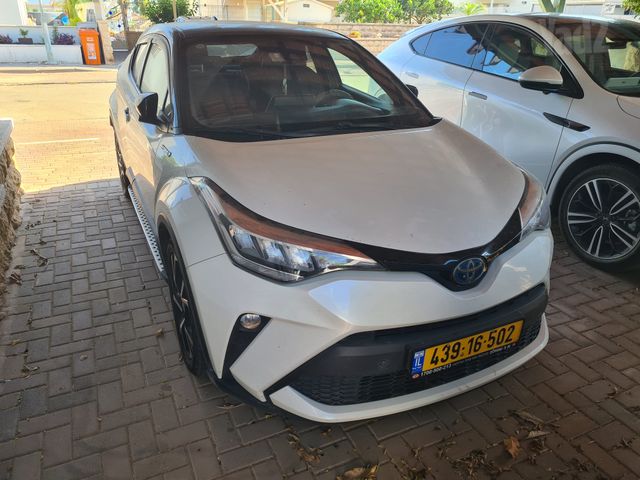 מודעת רכב טויוטה C-HR