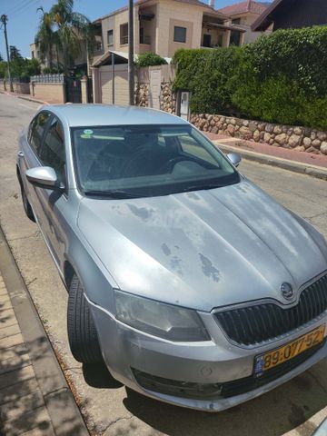 אוקטביה  Ambition אוט׳ בנזין סדאן 5 דל 1.2 (110 כ״ס)