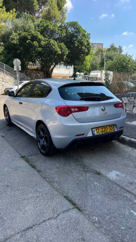 אלפא רומיאו ג'ולייטה