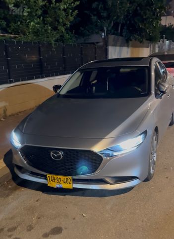 מודעת רכב מאזדה 3