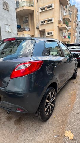 מודעת רכב מאזדה 2