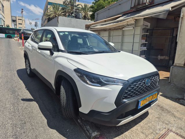 מודעת רכב טויוטה קורולה קרוס