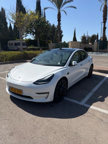 טסלה מודל 3