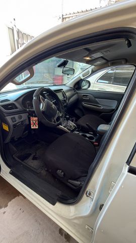 מיצובישי טרייטון / L200