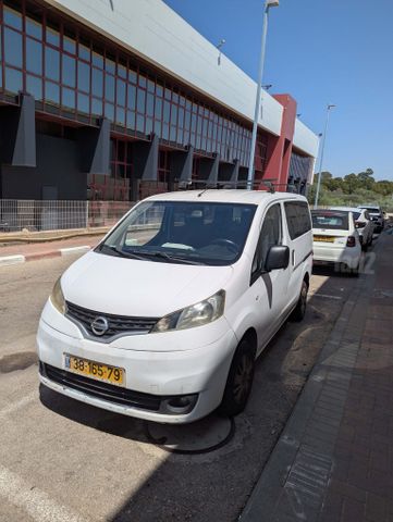 ניסאן NV200