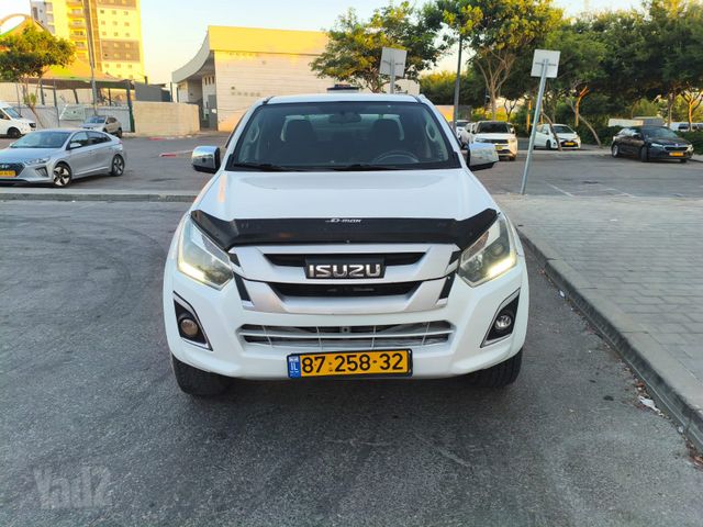 איסוזו די-מקס
