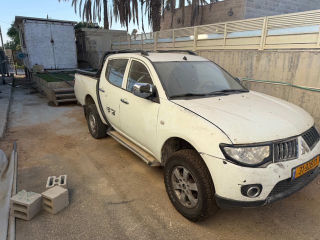 מיצובישי טרייטון / L200