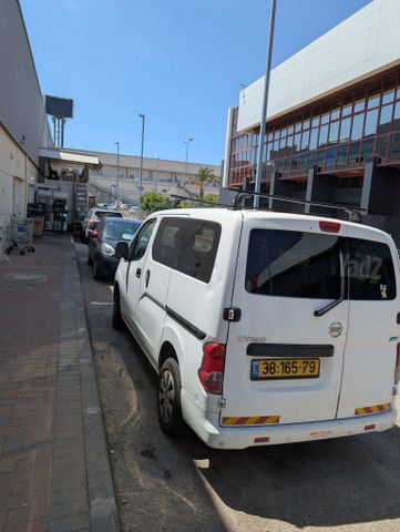 ניסאן NV200