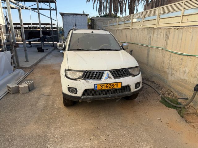 מודעת רכב מיצובישי טרייטון / L200