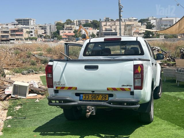 איסוזו די-מקס