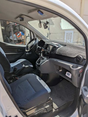 ניסאן NV200