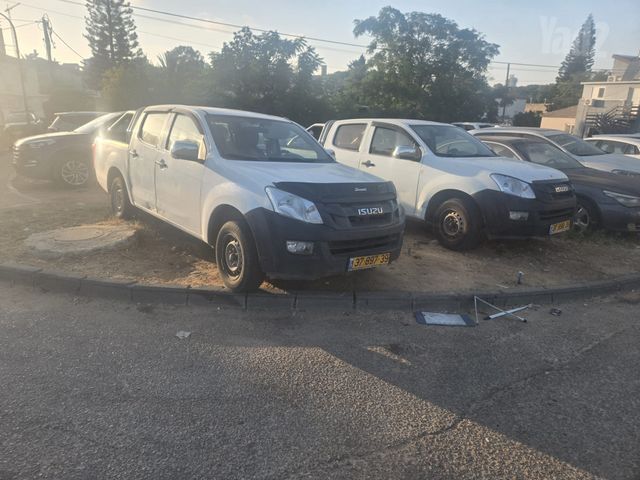איסוזו די-מקס
