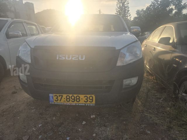 איסוזו די-מקס