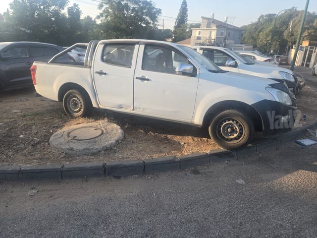 איסוזו די-מקס