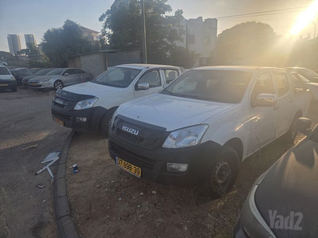 איסוזו די-מקס