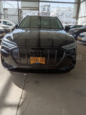 מודעת רכב אאודי E-tron