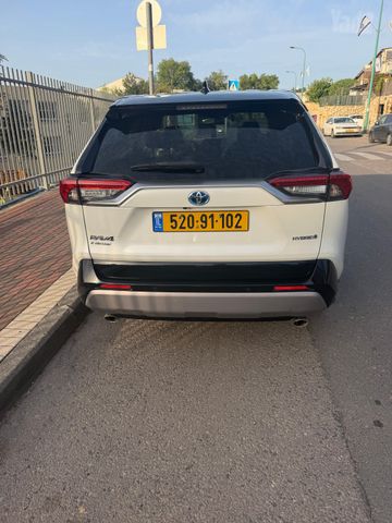 טויוטה RAV4