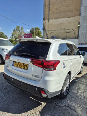 מיצובישי אאוטלנדר