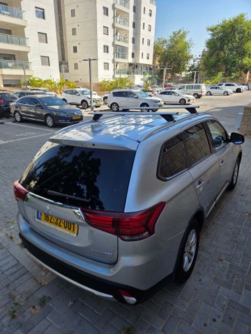 מיצובישי אאוטלנדר