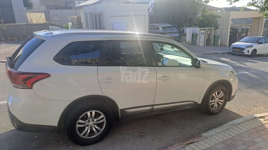 מיצובישי אאוטלנדר