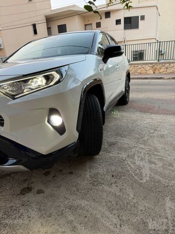 טויוטה RAV4