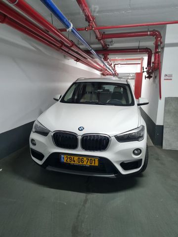 ב מ וו X1