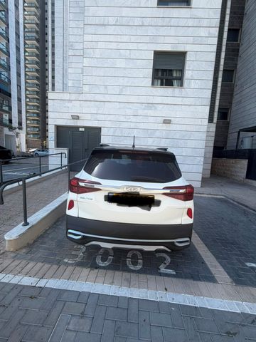 קיה סלטוס